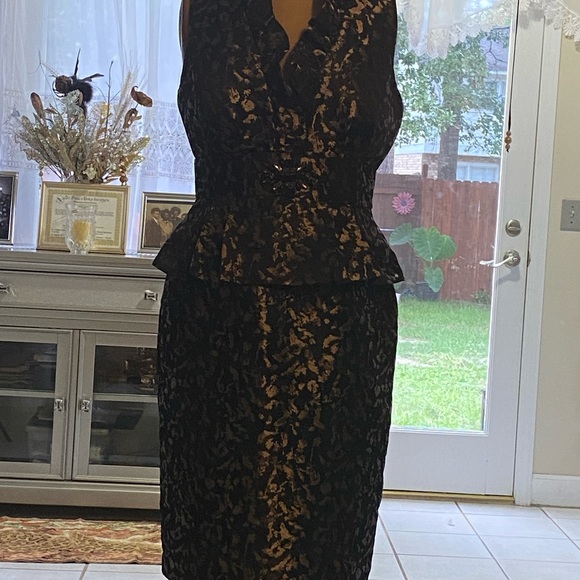 Black and gold dress - Picture 3 of 3